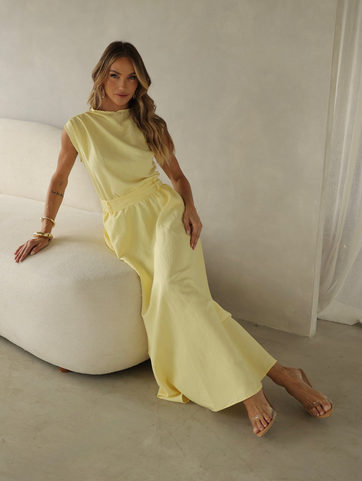 Vestido Midi Acinturado com Bolso e Ombro Drapeado Hazel