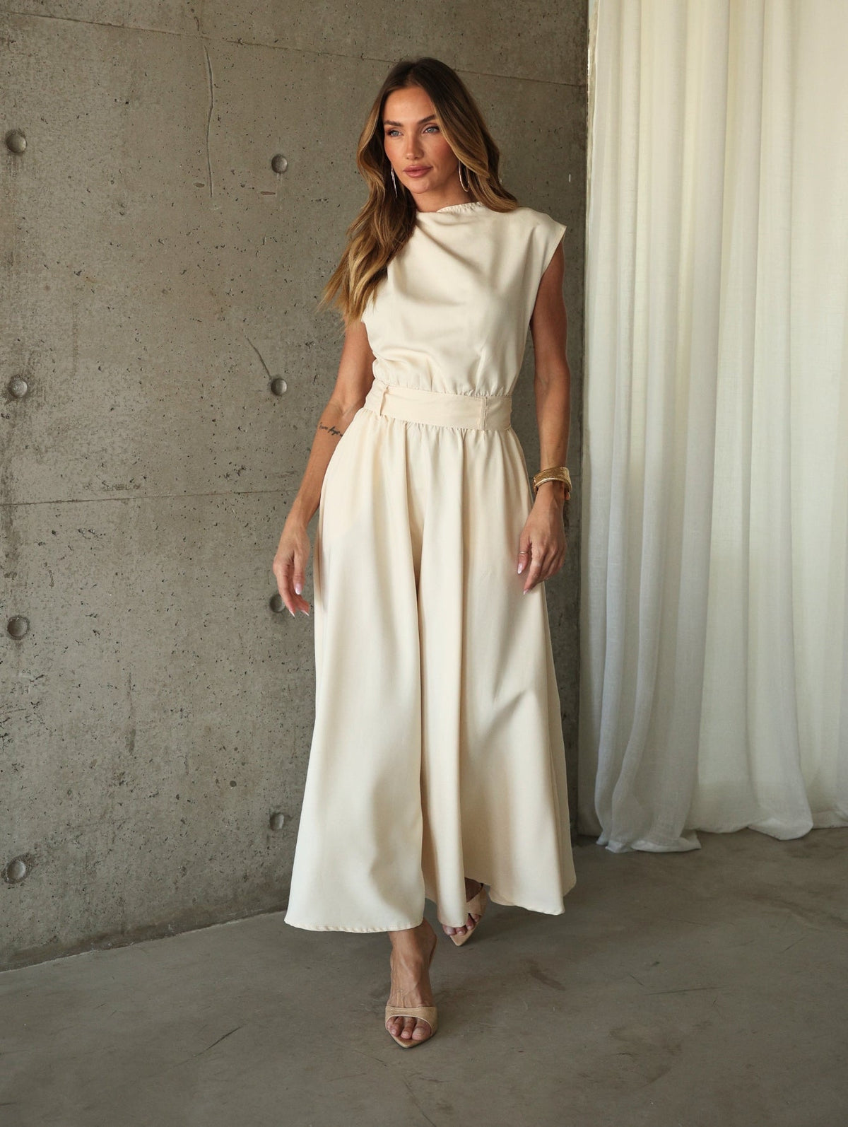 Vestido Midi Acinturado com Bolso e Ombro Drapeado Hazel