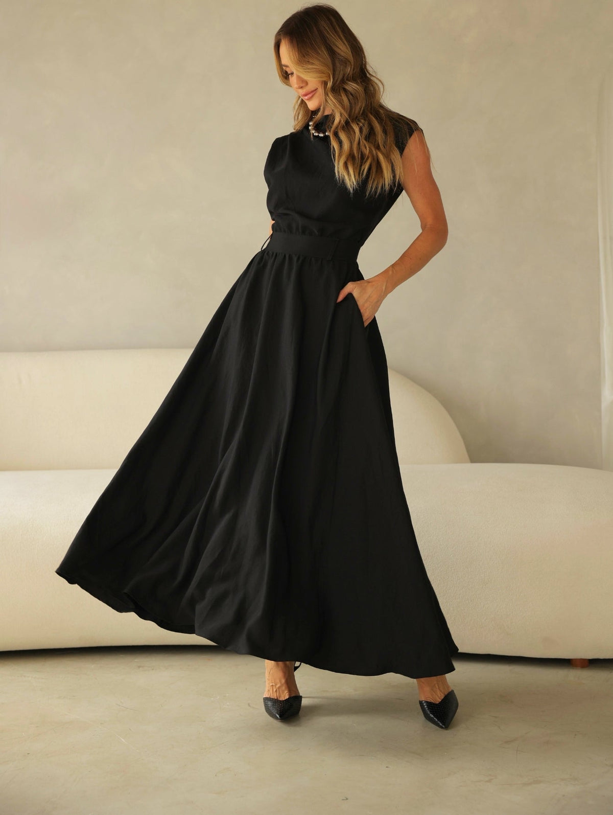 Vestido Midi Acinturado com Bolso e Ombro Drapeado Hazel