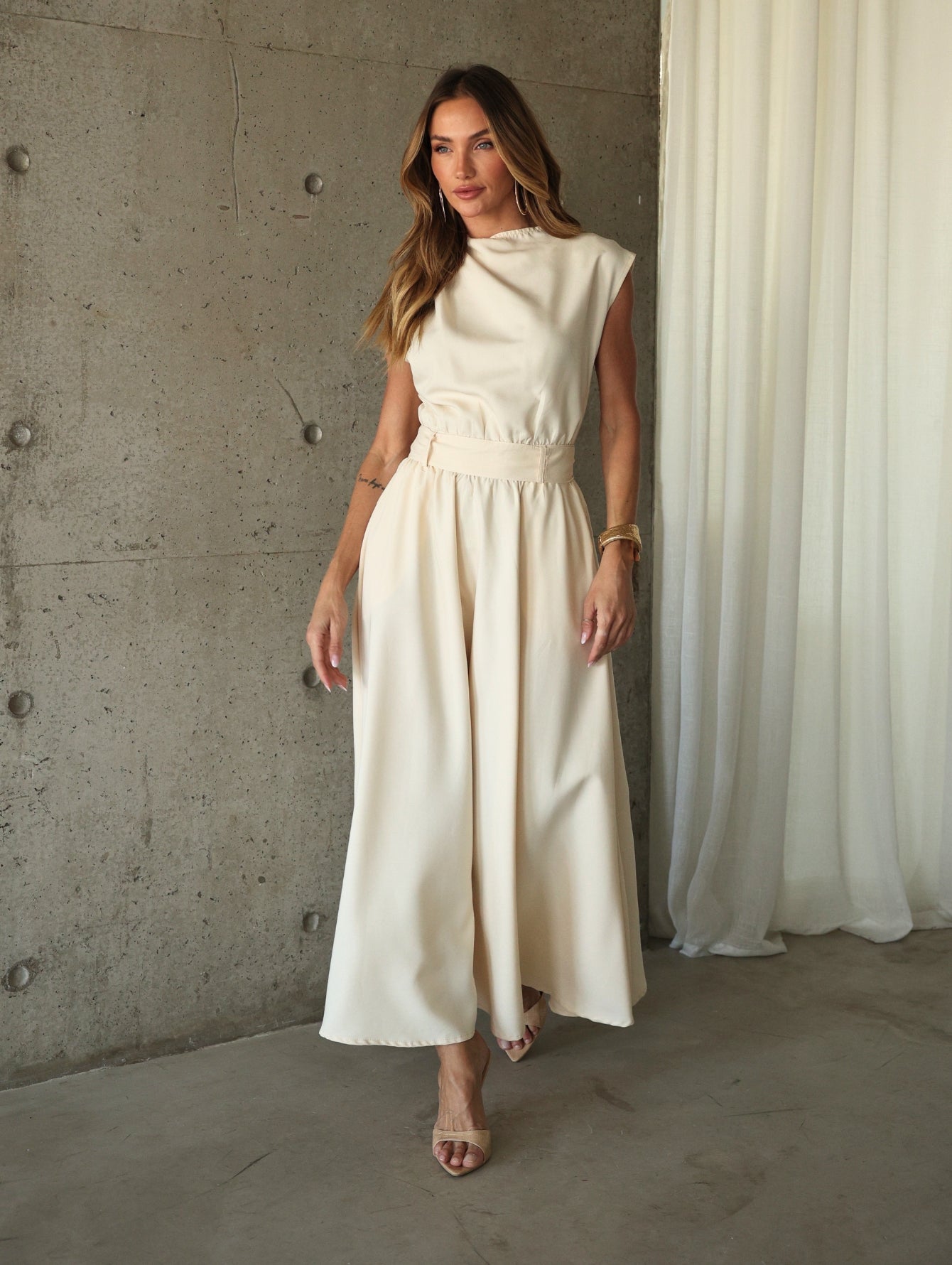 Vestido Midi Acinturado com Bolso e Ombro Drapeado Hazel